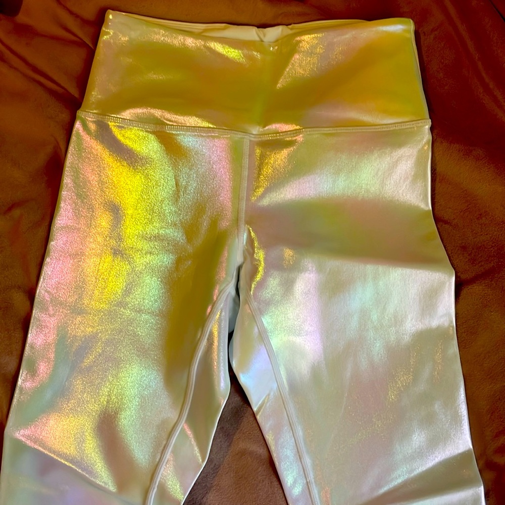 NEW ZYIA size 4 iridescent white 7/8 length